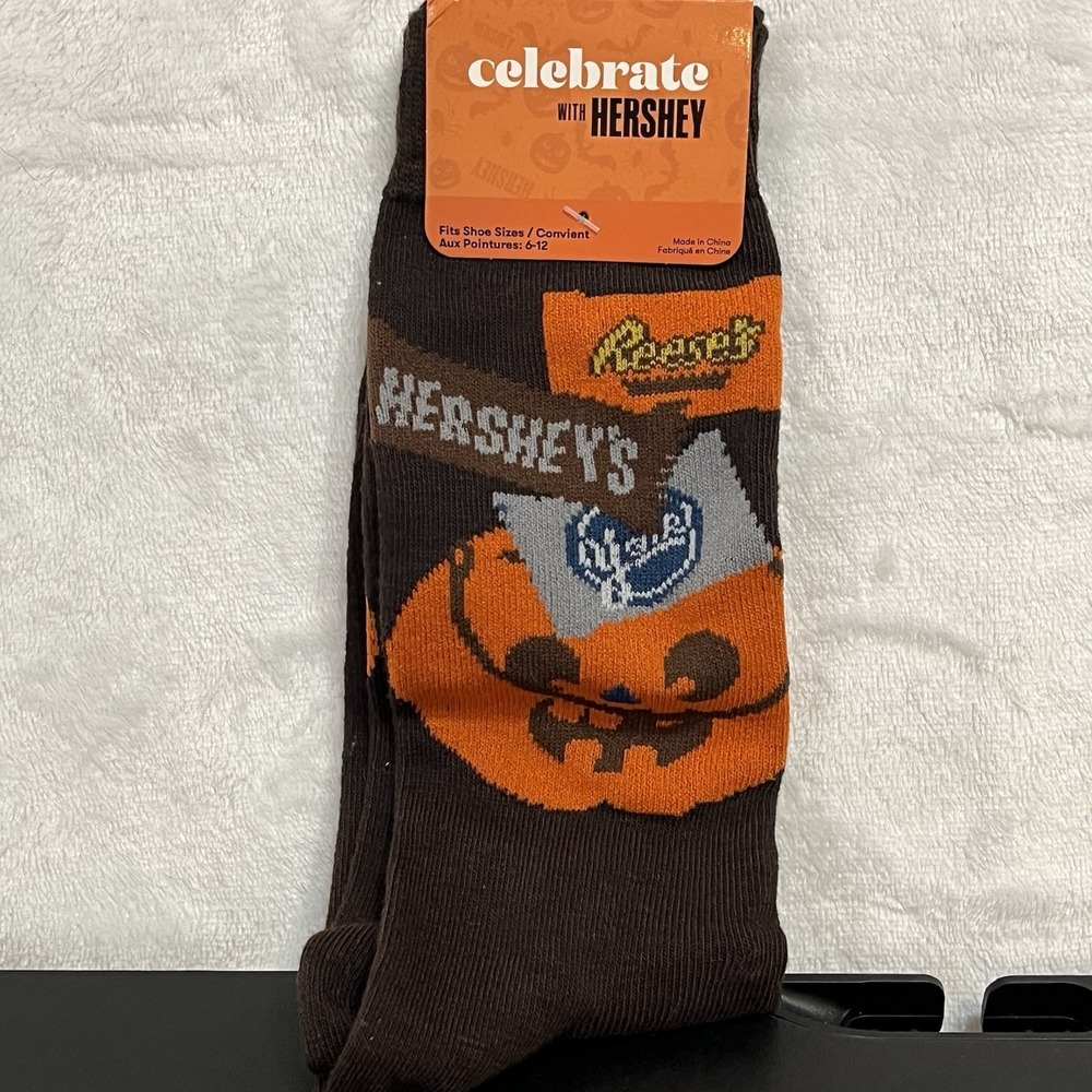 HERSHEY'S Halloween Novelty Crew Socks Sz 6-12 Brown York Reese's Hershey Candy